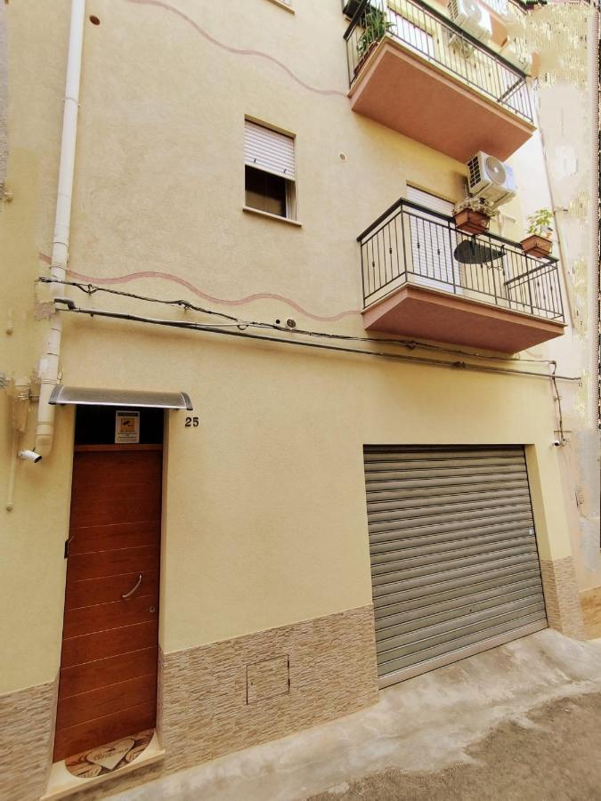 Il Girasole Del Centro Storico Vila Alcamo Exterior foto
